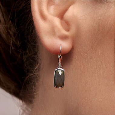 Pendientes en plata con Labradorita azul de Maniry (KM by Juwelo)