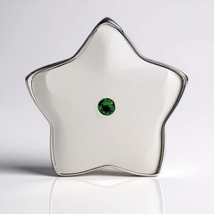 Charm in argento con Tsavorite della Tanzania