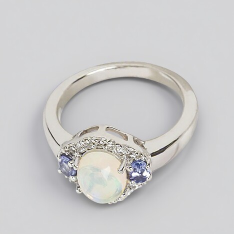 Anello in argento con Opale di Welo