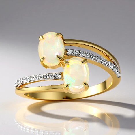 Anello in oro con Opale Bianco Brasiliano