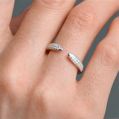 Anillo en plata con Zircón