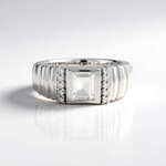 Anello in argento con Petalite