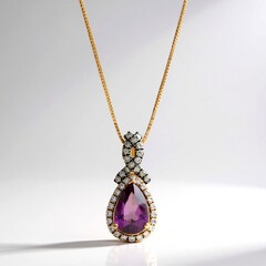 Collana in oro con Rodolite
