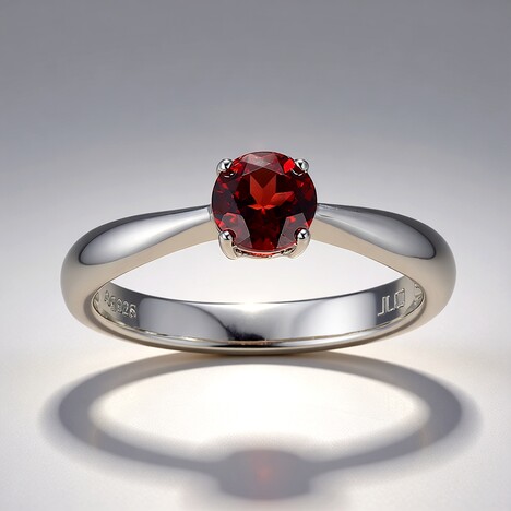 Anello in argento con Granato Mozambico