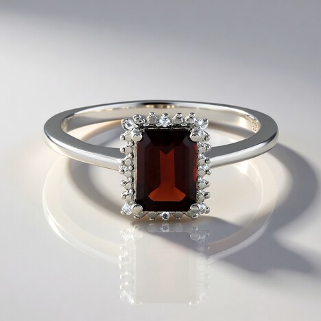 Anello in argento con Granato Mozambico