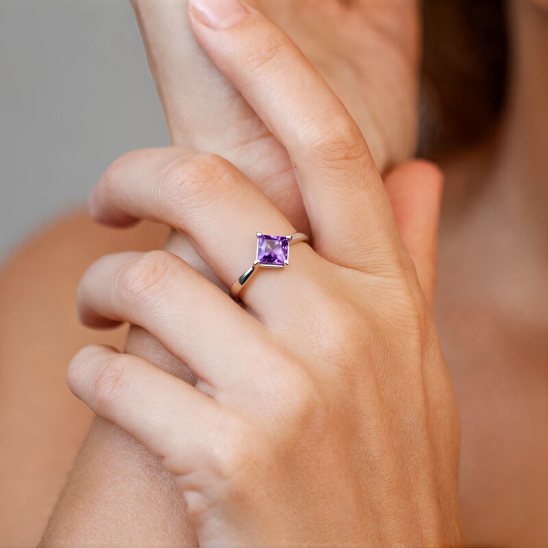 Anillo en plata con Amatista de Uruguay