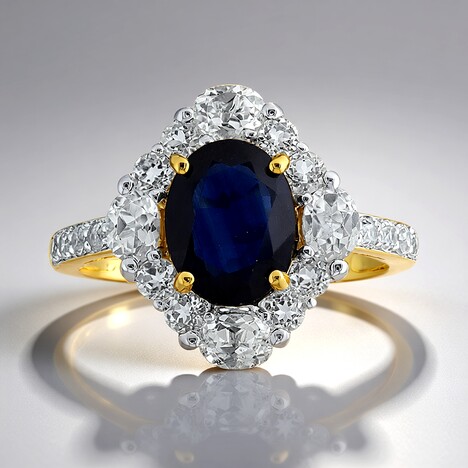 Anello in oro con Zaffiro Kanchanaburi