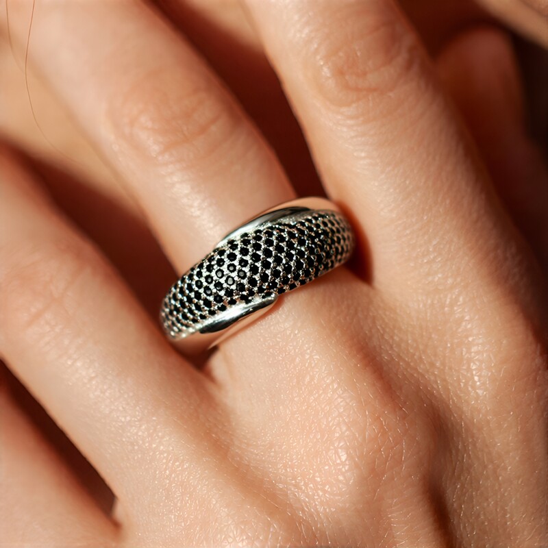 Bague en argent et Spinelle noir