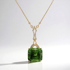 Collana in oro con Peridoto con Ludwigite