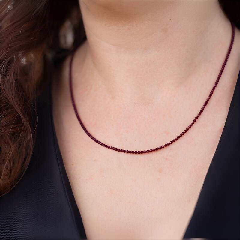 Collar en plata con Granate Magenta