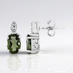 Orecchini in argento con Moldavite