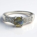 Anello in argento con Spectrolite