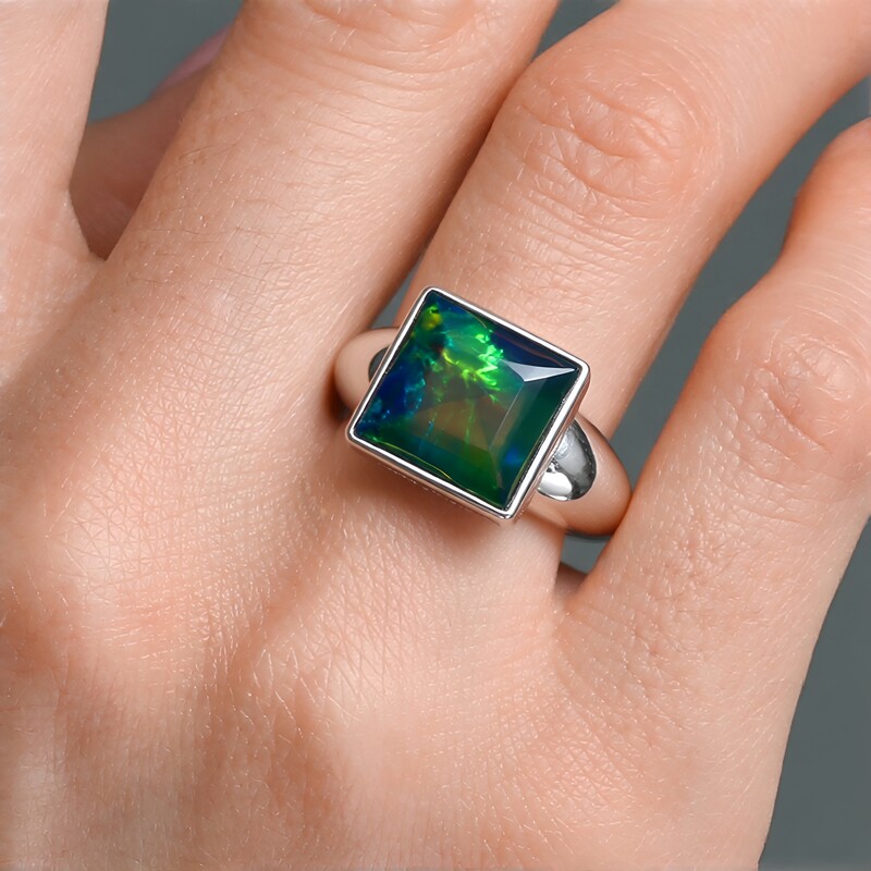 Anillo en plata con Ópalo de Mezezo (de Melo Essence)