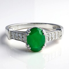 Anello placcato in platino con Smeraldo Bahia