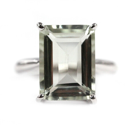 Anillo en plata con Amatista verde