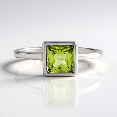 Anillo en plata con Peridoto