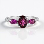 Anello in argento con Rodolite di Naktamunda