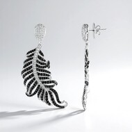 Orecchini in argento con Spinello Nero (Dallas Prince Designs)