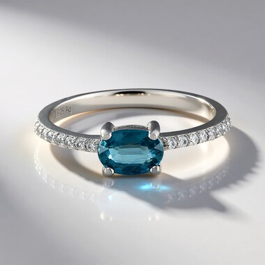 Bague en argent et Kyanite bleu pétrole