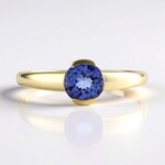 Anello in oro con Tanzanite AAA
