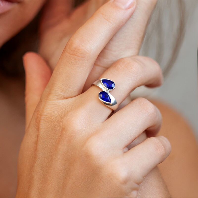 Bague en argent et Saphir bleu de Madagascar (de Melo Essence)