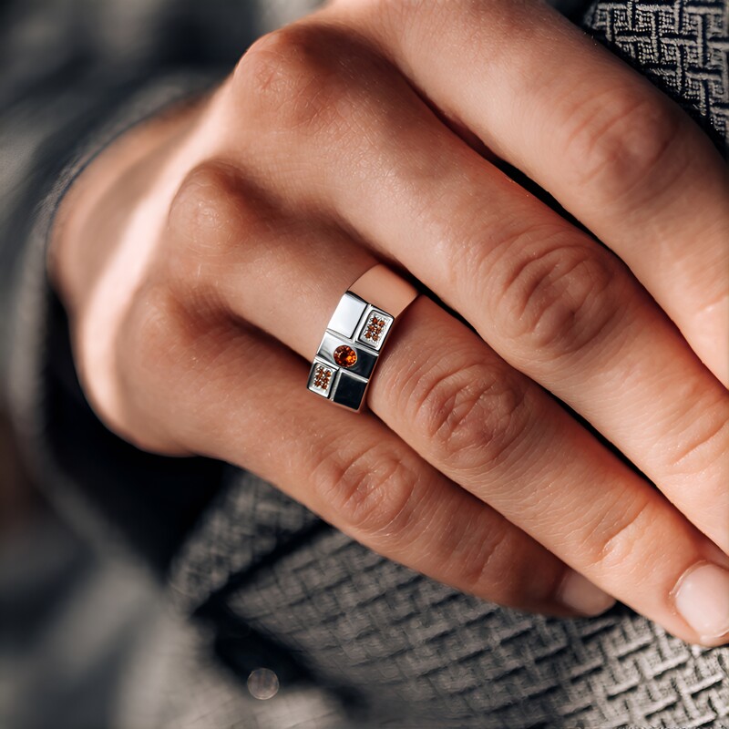 Zilveren herenring met een Fancy diamant