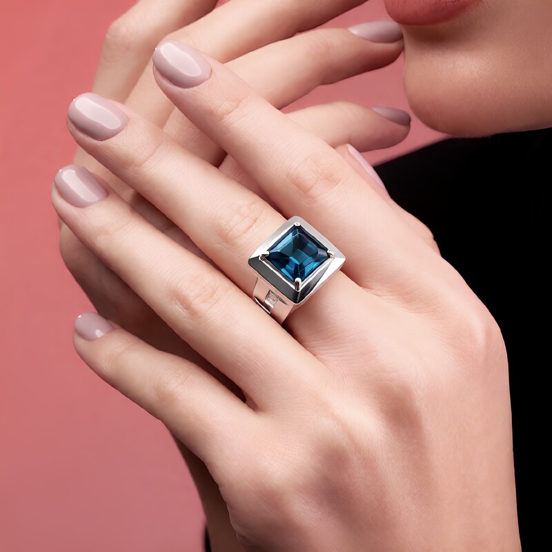 Bague en argent et Topaze bleu de Londres (de Melo Essence)