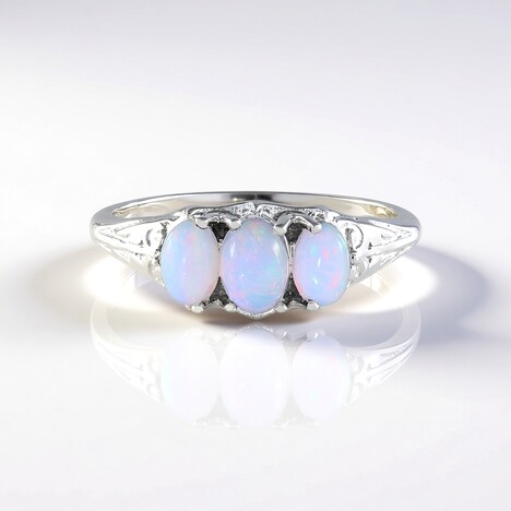 Anello in argento con Opale di Welo