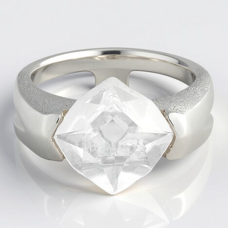 Anello in argento con Quarzo Bianco (MONOSONO COLLECTION)