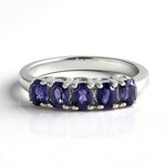 Anello in argento con Iolite