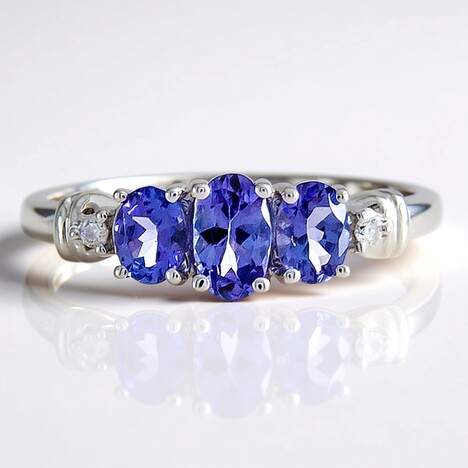 Anello in oro con Tanzanite AAA
