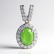 Zilveren hanger met een keizerlijk chrysopraas