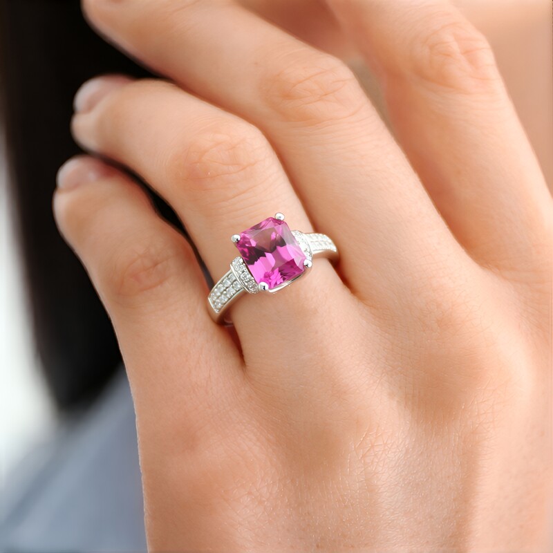 Pinkfarbener Diaspor-Goldring (AMAYANI)