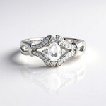 Anello in argento con Petalite