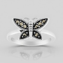 Anello in argento con Marcassite