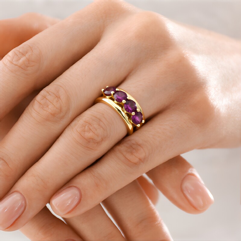 Anello in oro con Granato Magenta (de Melo)