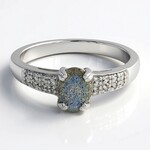 Anello in argento con Labradorite
