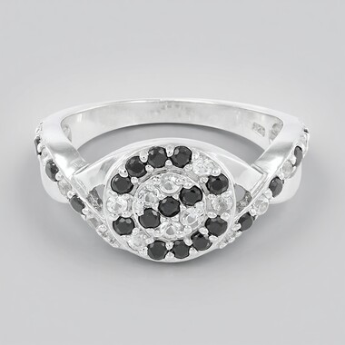 Anillo en plata con Espinela negra