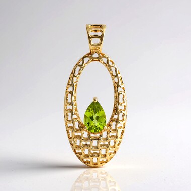 9K Peridot Gold Pendant (Ornaments by de Melo)