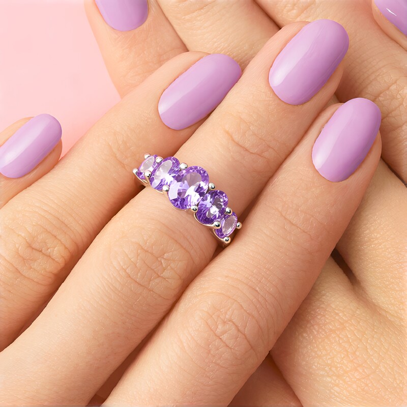 Zilveren ring met een tanzaniet