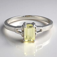 Anello placcato in platino con Kunzite Canarino