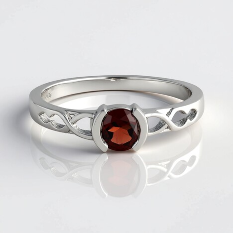 Anello in argento con Granato Mozambico