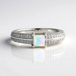 Anello in argento con Opale di Welo