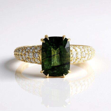 Anello in oro con Peridoto con Ludwigite (de Melo)