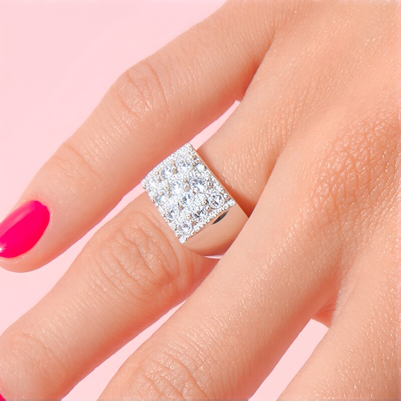 Zilveren ring met danburietkristallen