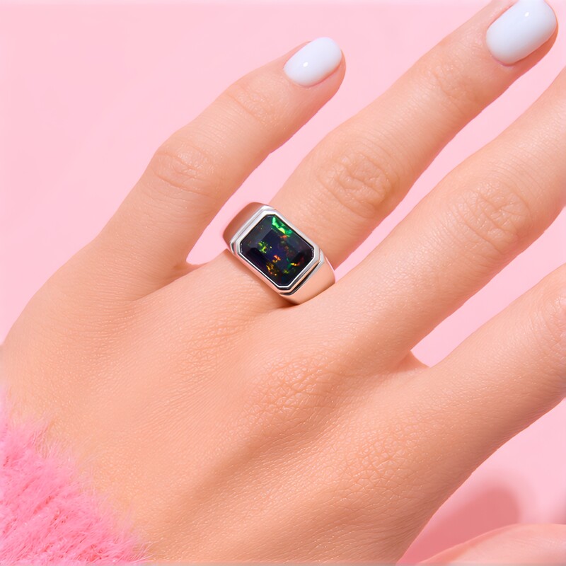 Zilveren ring met een Mezezo opaal