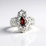 Anello in argento con Granato Mozambico
