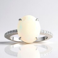 Zilveren ring met een Welo-opaal