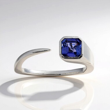 Anello in oro con Tanzanite AAA (de Melo Gold)