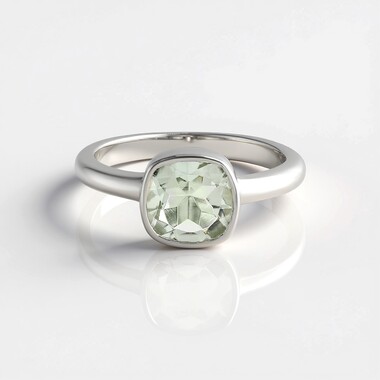Anillo en plata con Amatista verde